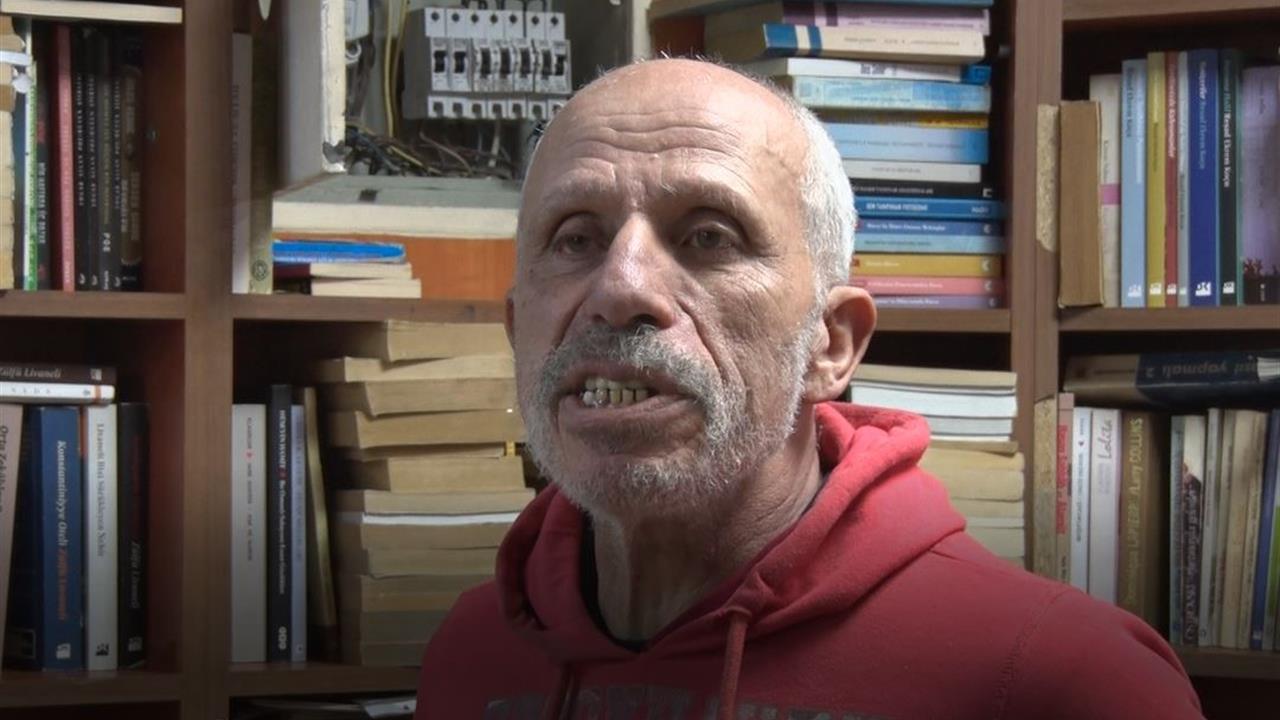 Ankara'da 'Kitap Okumak Cahilliktir' Skeç Çeken Sahaf Fırat Ergenekon