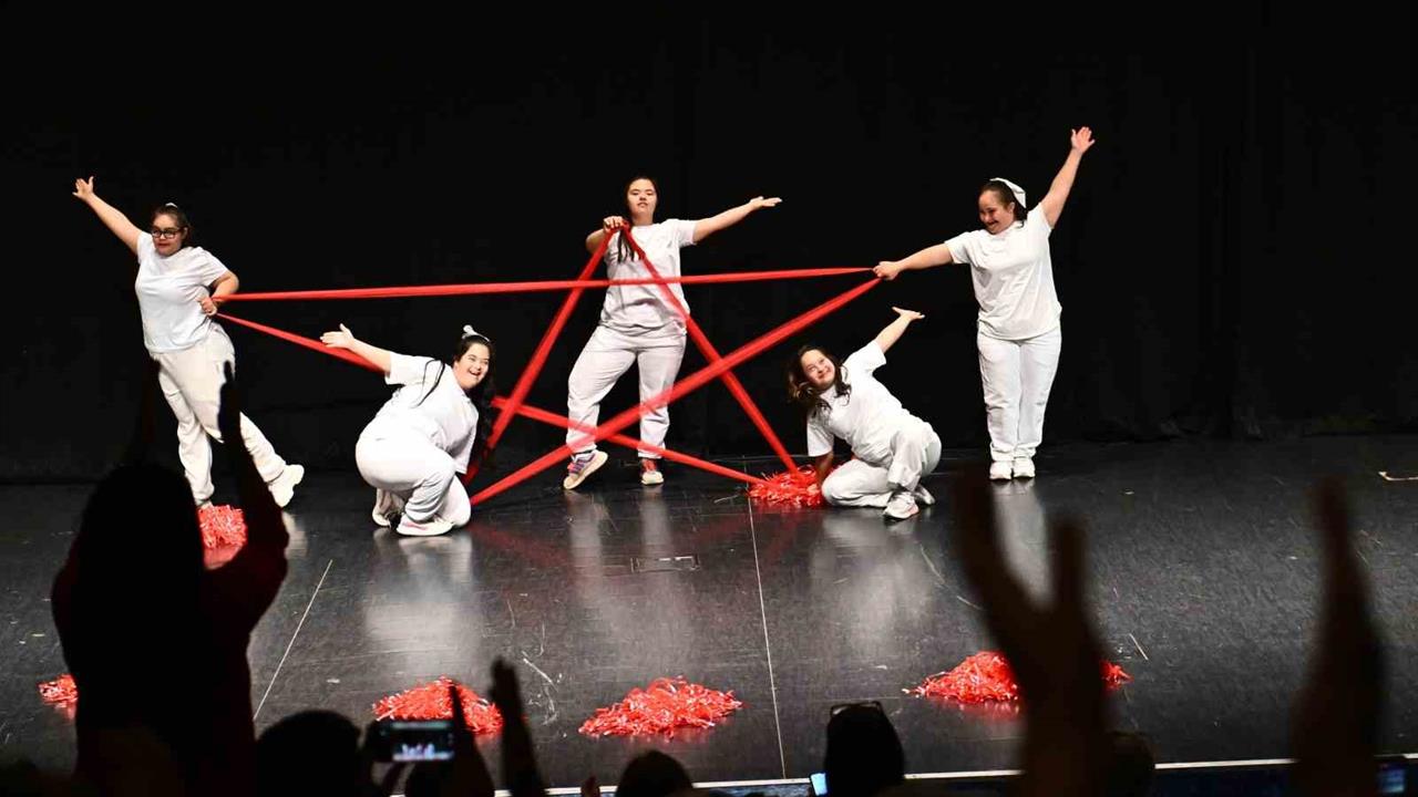 Antalya Muratpaşa'da Özel Çocukların Gösterisi Büyük Beğeni Topladı