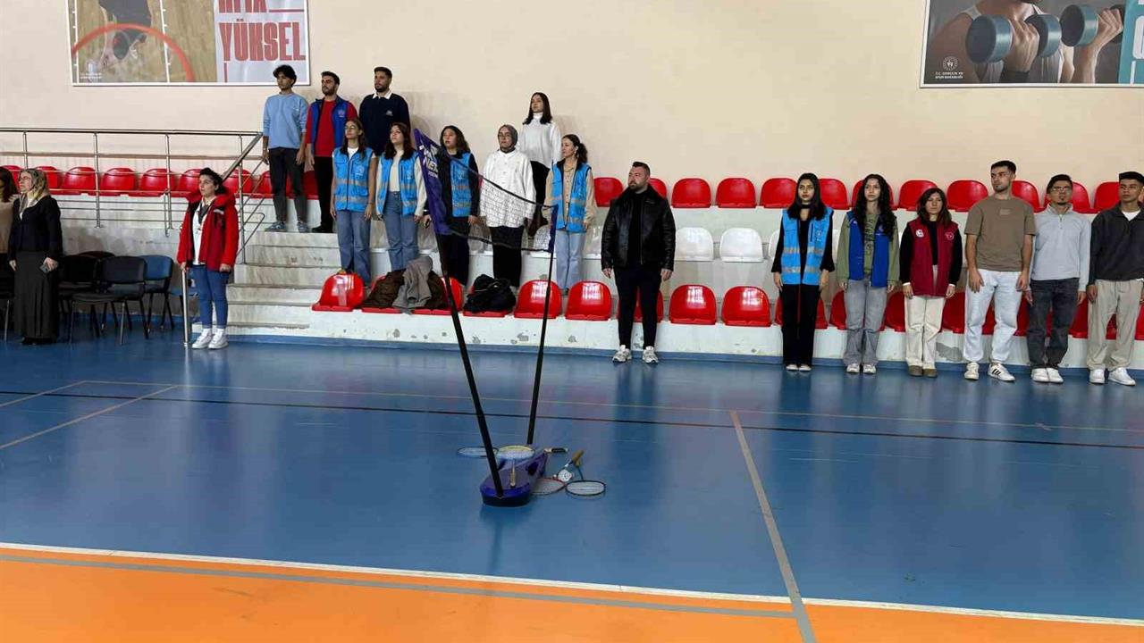 Kavaklıdere'de Dünya Engelliler Günü kapsamında düzenlenen etkinlikte engelli bireyler ve gönüllü gençler bir araya geldi.