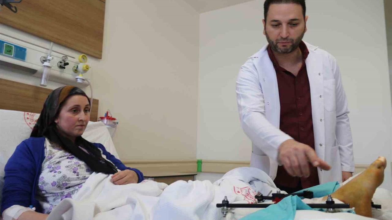 Eskişehir'de Bir Fabrikada Forklift Kazası Sonrası Kadının Bacakları Ampute Edilmekten Kurtarıldı