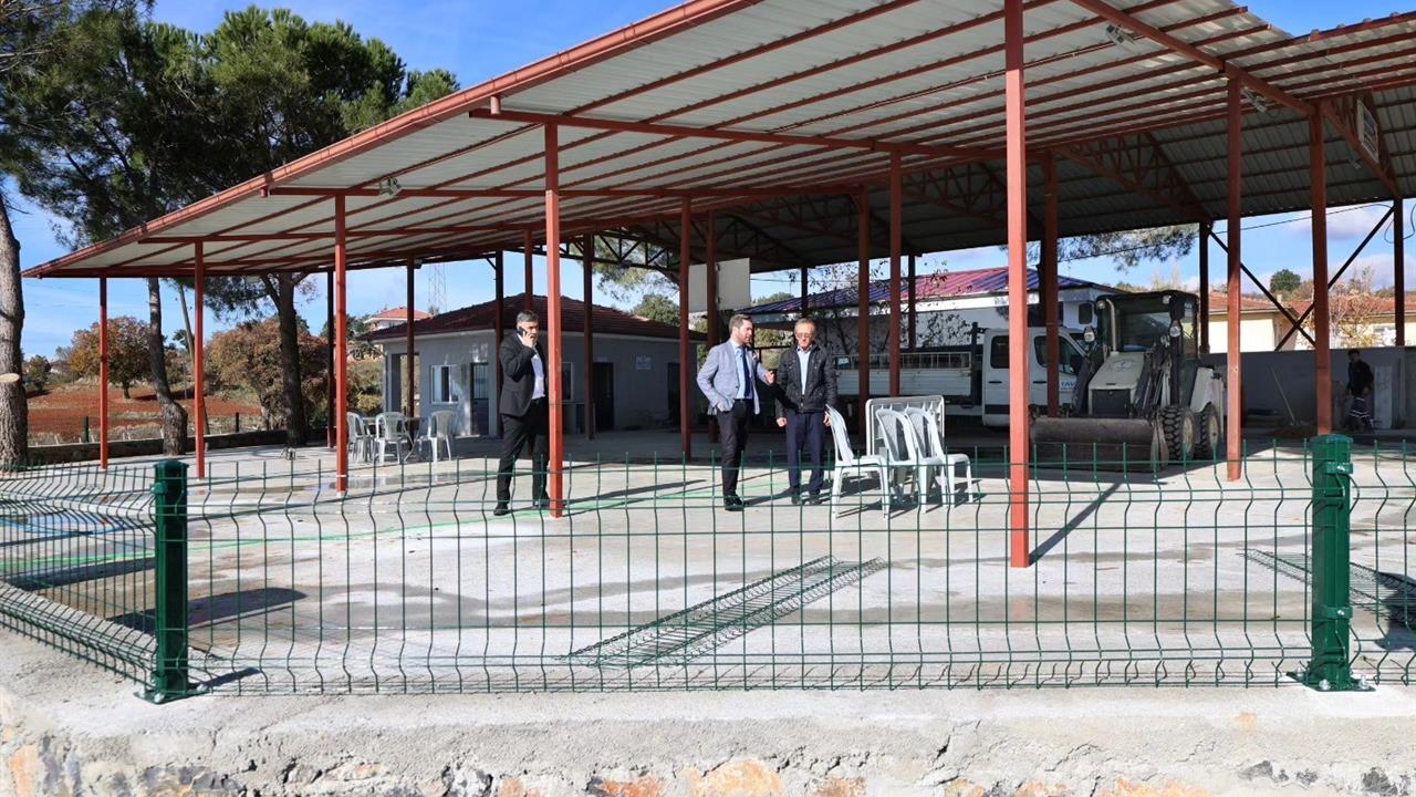 Tavas'ta Başkan Tatık, Güzelköy Mahallesi Sosyal Tesislerinde İncelemelerde Bulundu