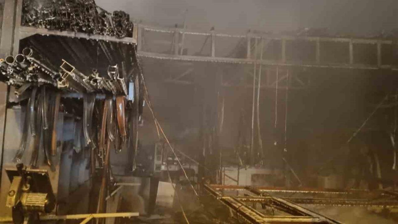 Balıkesir Gönen'de Gece Saatlerinde Çıkan Yangında Atölye Kullanılamaz Hale Geldi