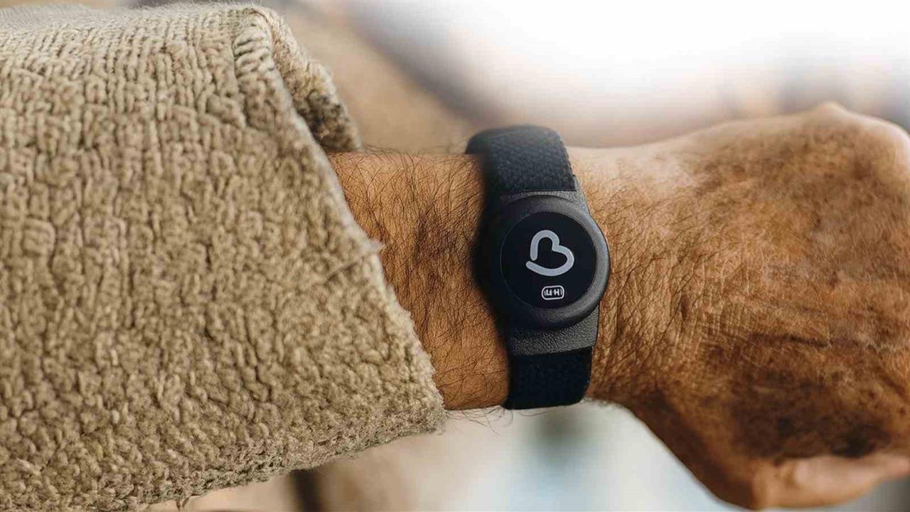 Balıkesir Büyükşehir Belediyesi, Alzheimer ve Demans hastalarına Akıllı Takip Cihazı desteği sunuyor.