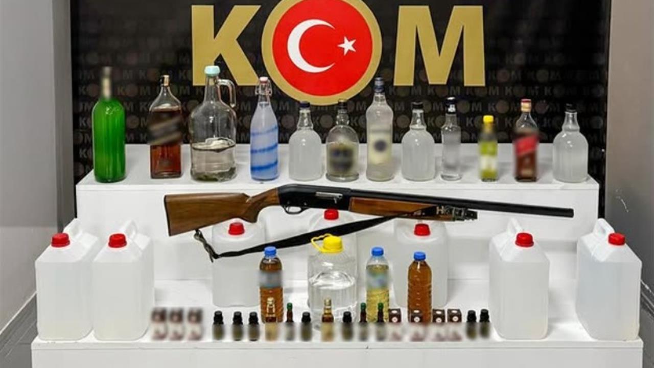 Isparta'da Narkotik ve KOM ekipleri, uyuşturucu ve kaçak alkol ele geçirdi.