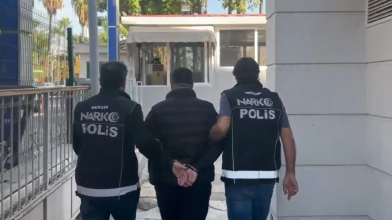 Mersin’de Zehir Tacirine Darbe: 40 Kiloya Yakın Uyuşturucu ve 4 Milyon TL’lik Döviz Yakalandı!
