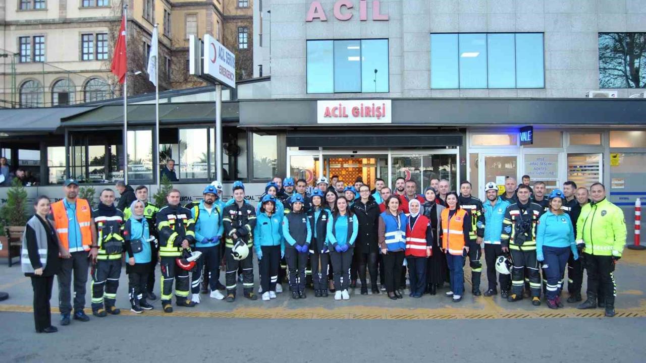 Trabzon'da Özel İmperial Hastanesi'nde Gerçekleştirilen Yangın Tatbikatında 18 Hasta Tahliye Edildi