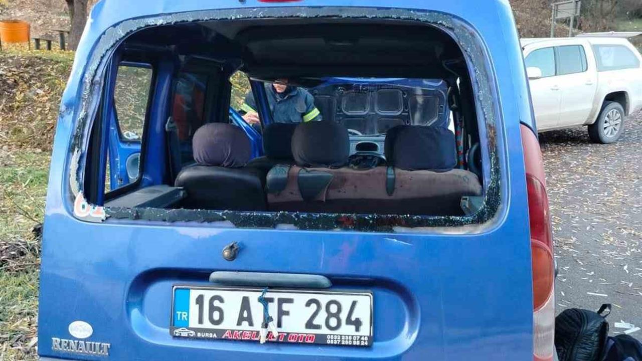 Çorum Kargı'da Otomobil Şarampole Devrildi, 3 Yaralı