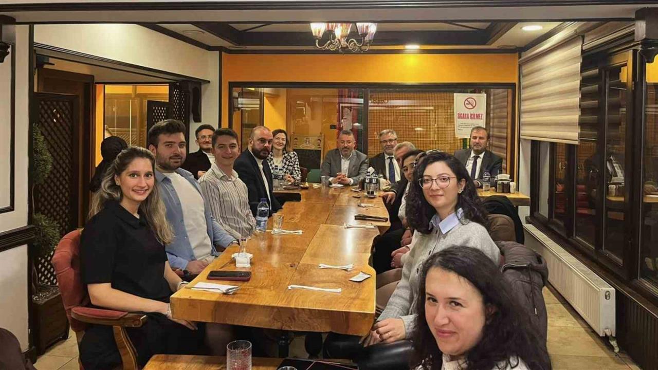 Karabük Üniversitesi Rektörü Prof. Dr. Fatih Kırışık, Diş Hekimliği Fakültesinin yeni akademisyenleriyle bir araya geldi.