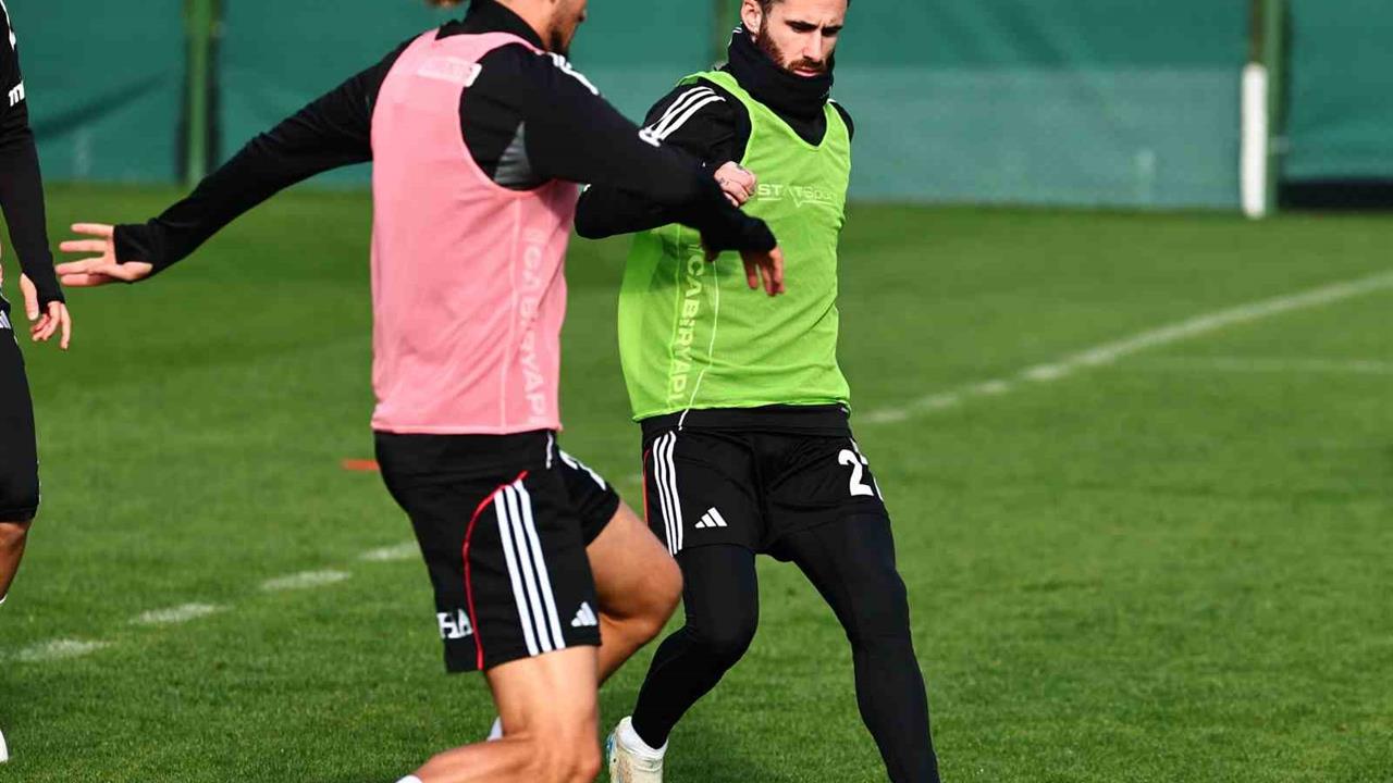 Beşiktaş, Gaziantep FK Maçına Hazırlanıyor. Rafa Silva Takımla İlk Kez Çalıştı.