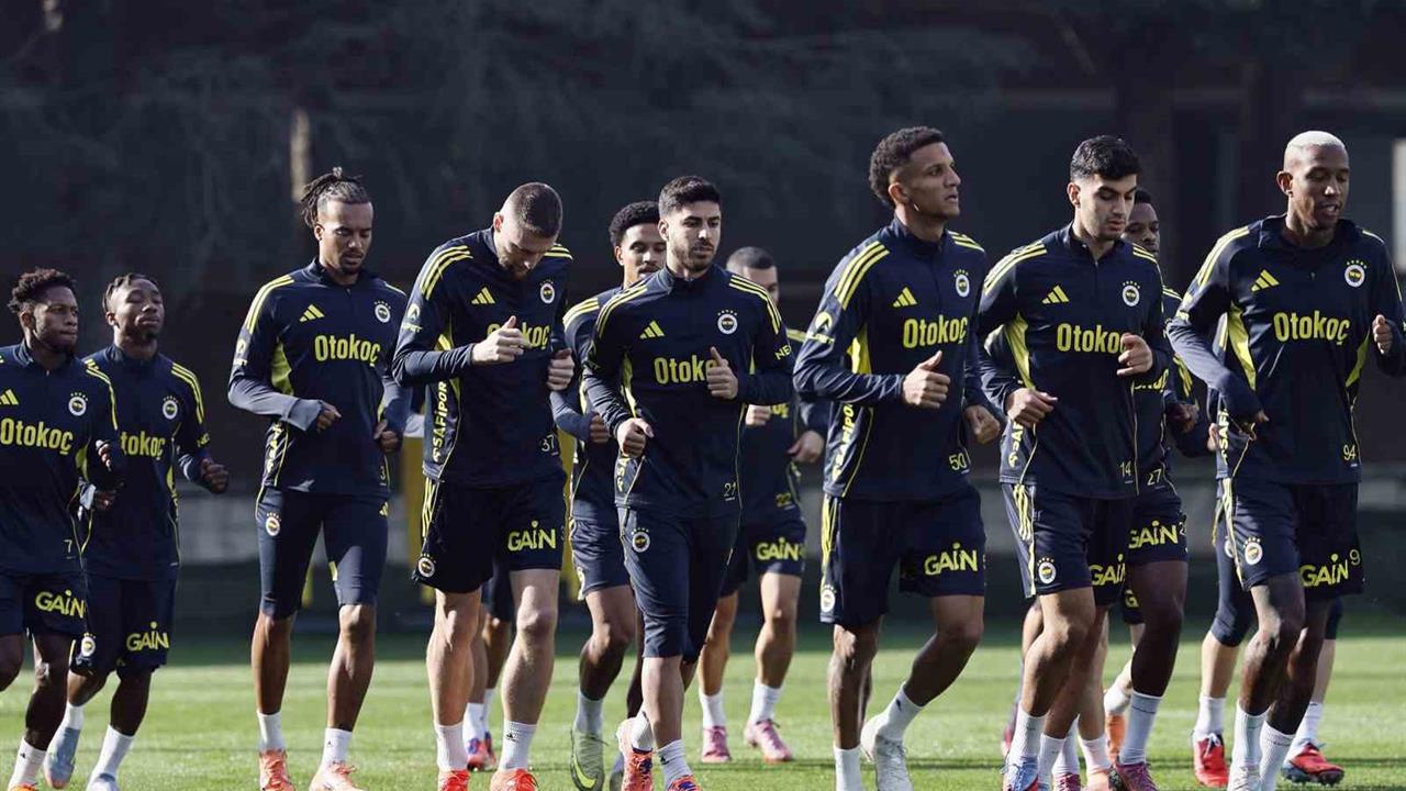 Fenerbahçe İstanbul'da RAMS Başakşehir Maçının Hazırlıklarına Başladı