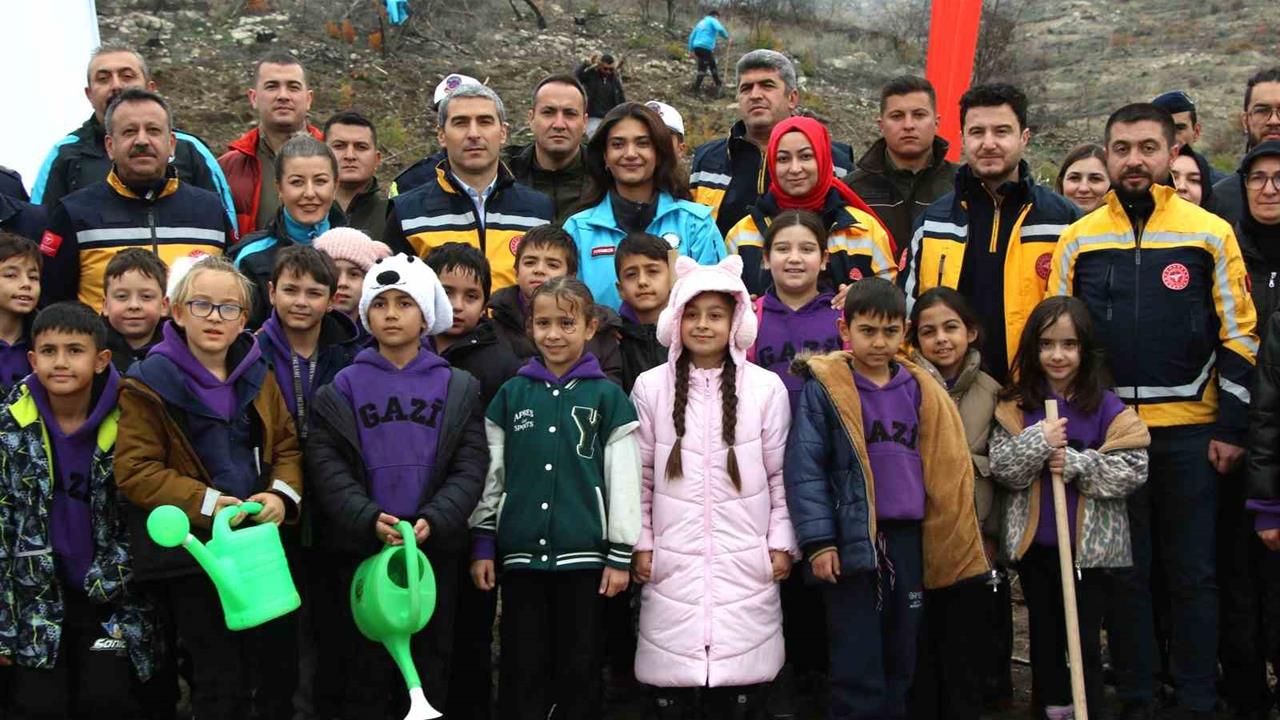 Uşak'ta Acil Sağlık Hizmetleri Haftası Kapsamında Fidan Dikimi Gerçekleştirildi