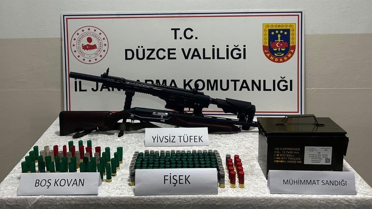 Düzce Gölyaka'da Ev Bahçesinde Havaya Ateş Eden İki Kişi Gözaltına Alındı