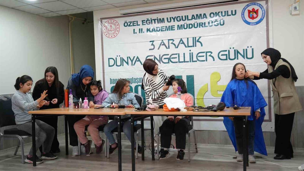Muş’ta Özel Eğitim Uygulama Okulu’nda 3 Aralık’ta Ücretsiz Kuaför Hizmeti Verildi