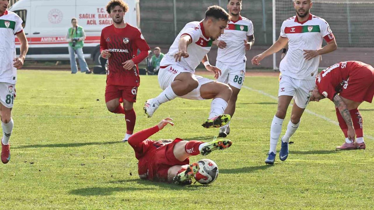 Yalova'da Gaziantep FK, Yalova FK'ya 2-0 üstünlük sağladı