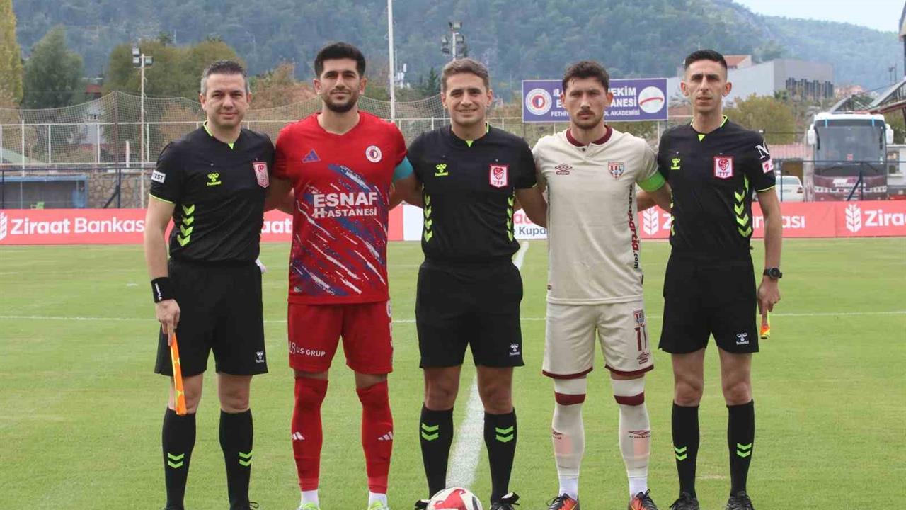 Fethiye'de Ziraat Türkiye Kupası'nda Fethiyespor, Bandırmaspor'u 4-1 mağlup ederek gruplara kaldı.