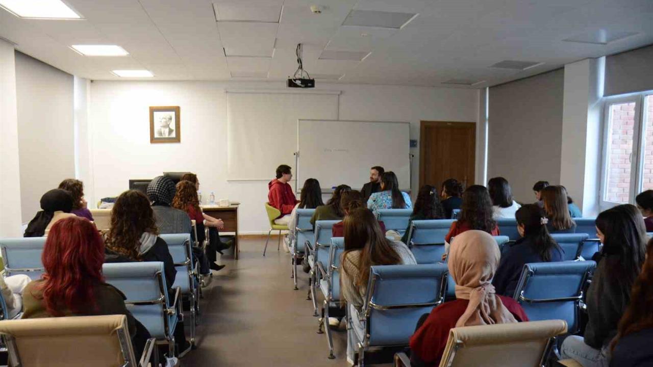 Eskişehir'de Otizm Perspektifinden Dil ve Konuşma Terapisi Üzerine Söyleşi Düzenlendi