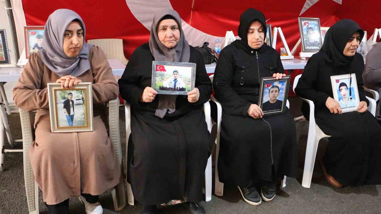 Diyarbakır’da Aileler, Evlatları İçin Umutla Bekleyişlerini Sürdürüyor