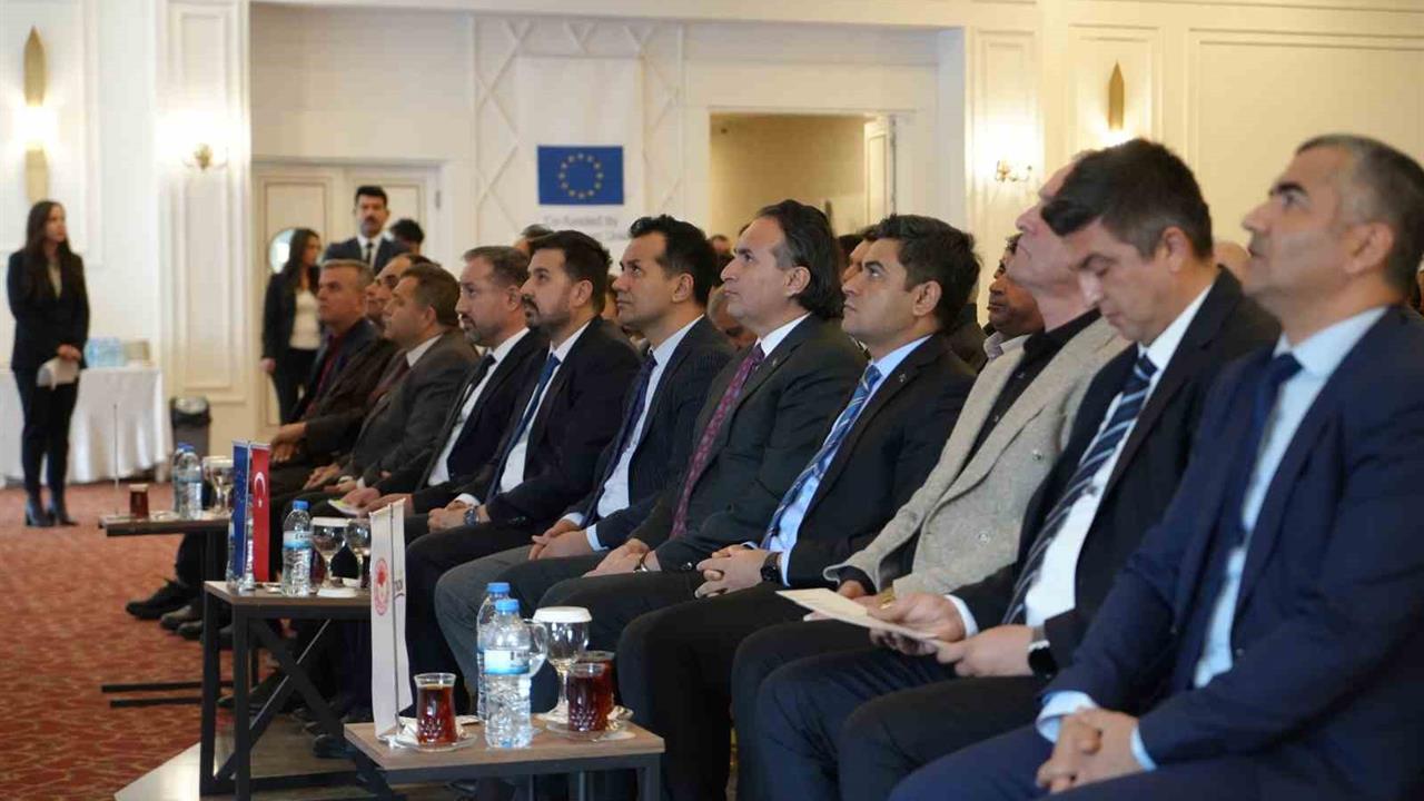 Niğde'de TKDK Başkanı Antalyalı, 42 ilde 5 milyar Euro'luk yatırımın sağlandığını açıkladı.