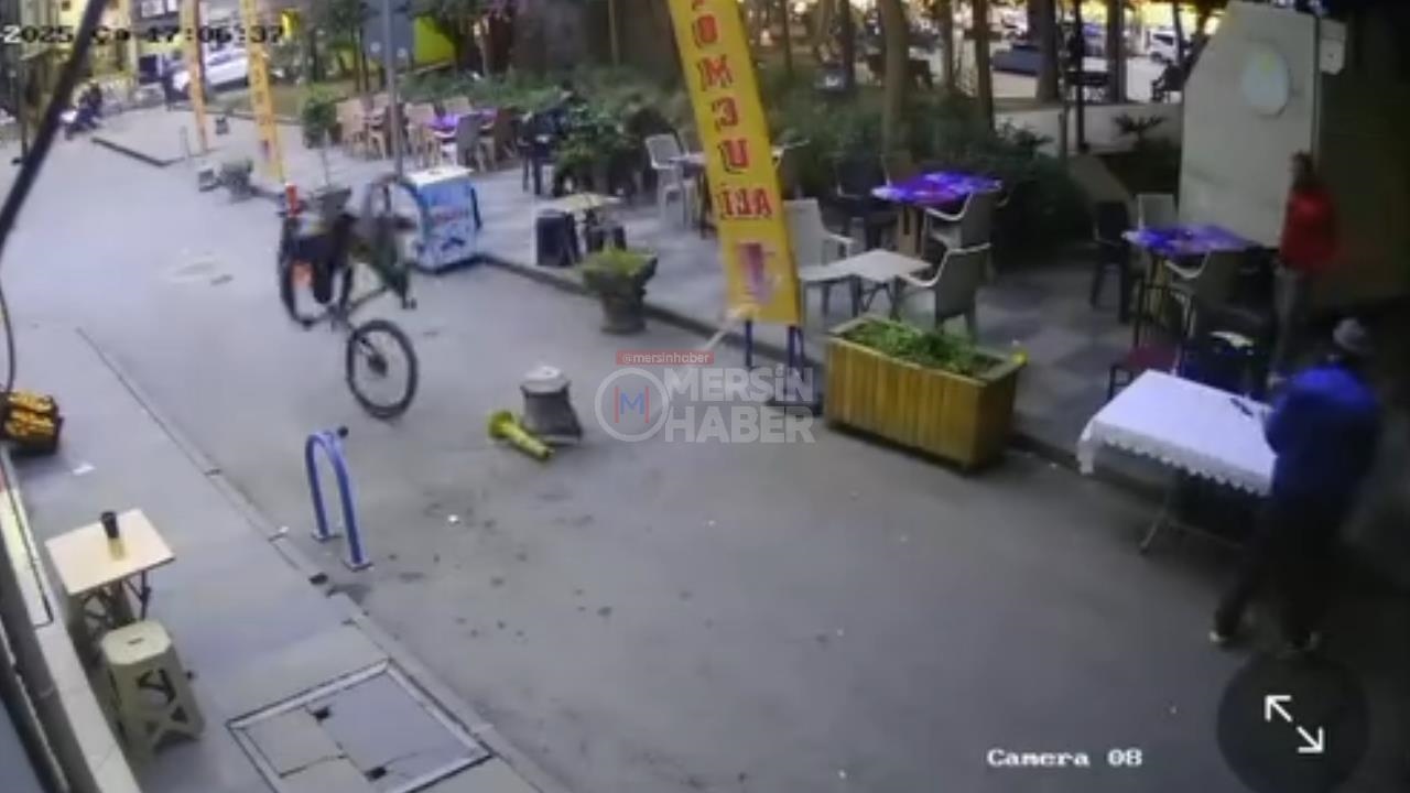 Zincire Takıldı, Havada Ters Takla Attı: Mersin’de İnanılmaz Bisiklet Kazası Kamerada