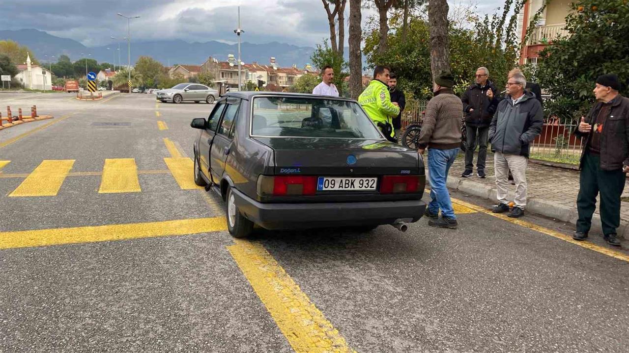 Aydın Efeler'de Yaya Geçidinden Geçen Kişiye Otomobil Çarptı