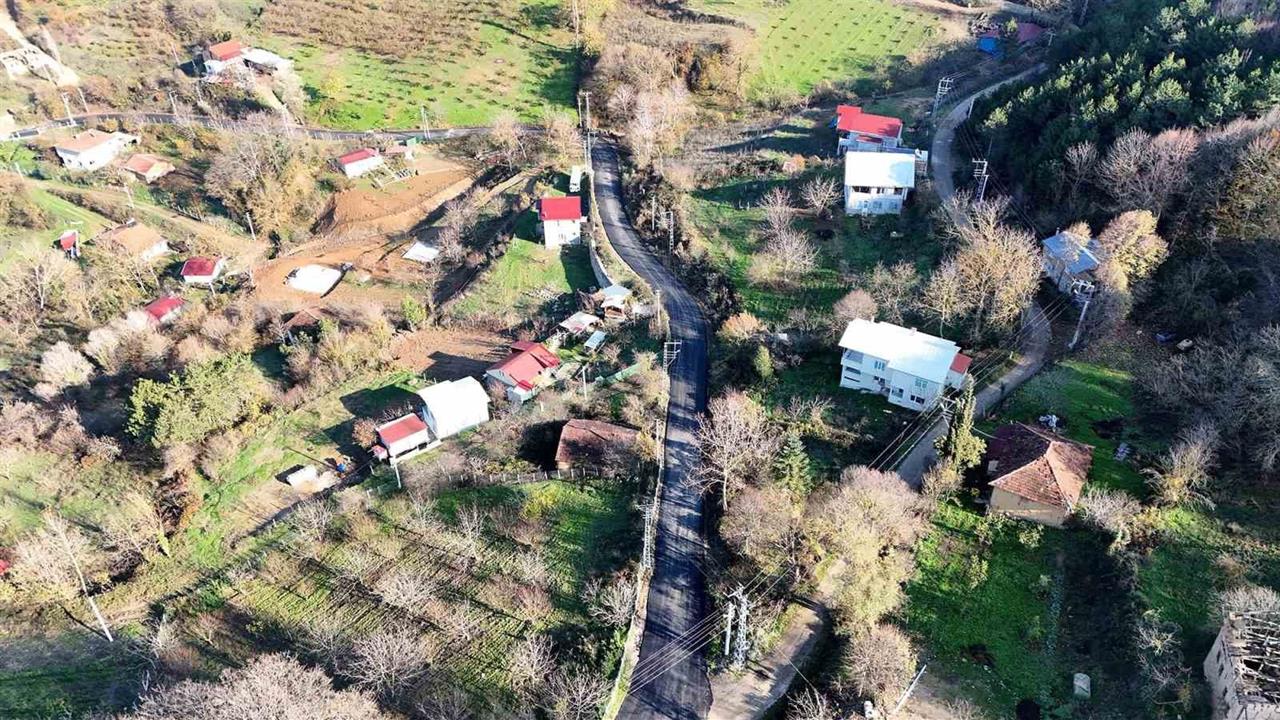 Geyve'de 10 Kilometrelik Sıcak Asfalt Çalışmasıyla Yollar Yenileniyor