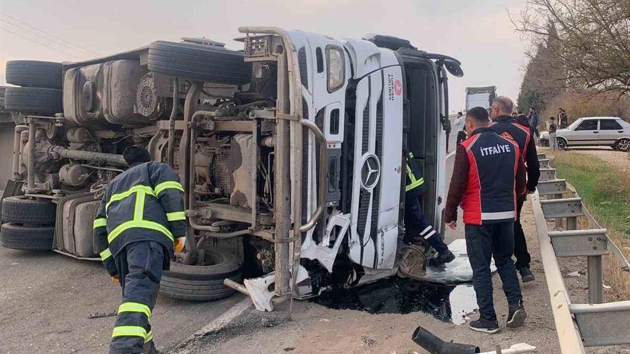 Mardin Kızıltepe'de Devrilen Akaryakıt Yüklü Tırda Sürücü Yaralandı