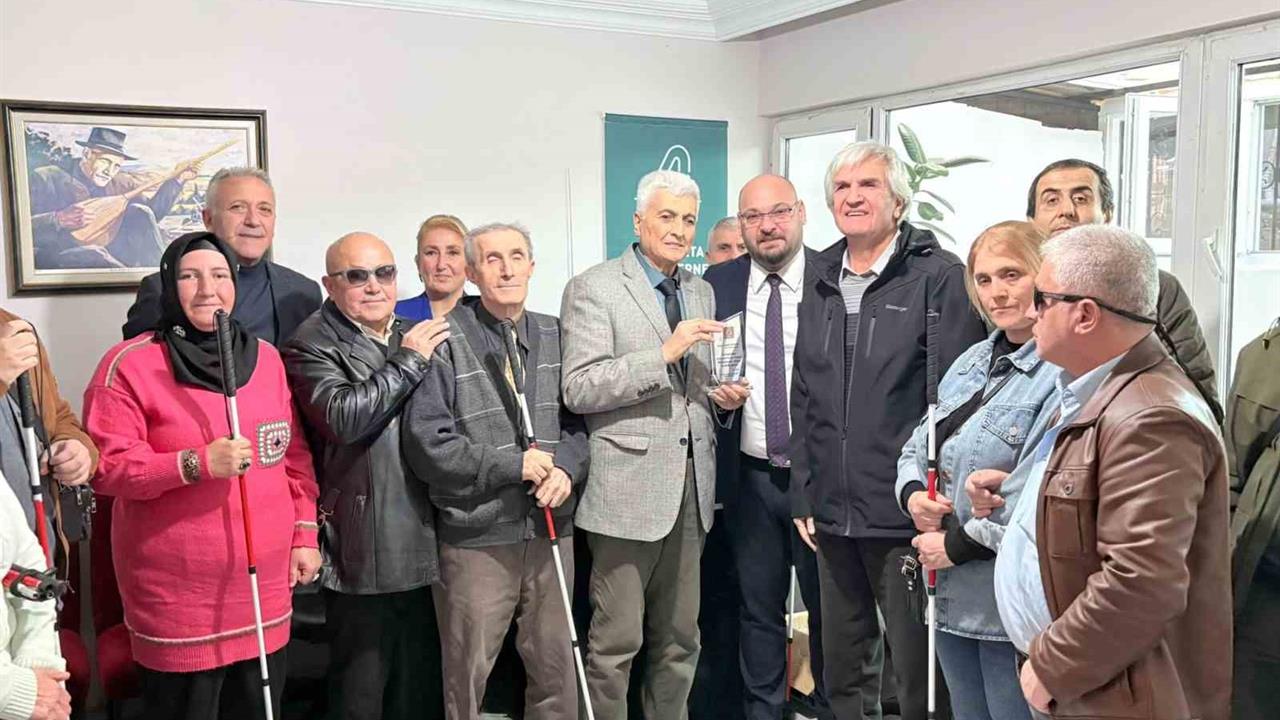 Atakum'da Görme Engellilere 40 Beyaz Baston Hediye Edildi