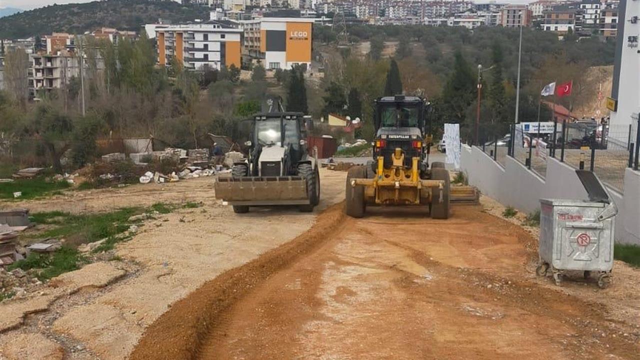 Aydın Kuşadası'nda Büyükşehir Belediyesi Yol Yenileme Çalışmalarına Hızla Devam Ediyor