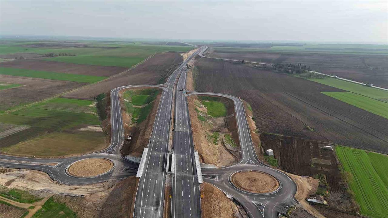 Kırklareli'nde Edirne-Kırklareli yolundaki çalışmalar tamamlanmak üzere.