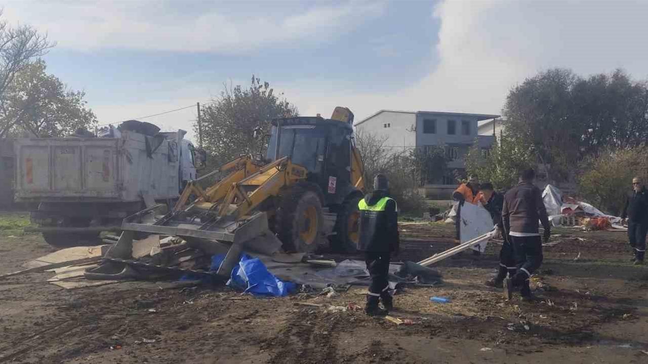 Nilüfer'de Çevre Kirliliğine Son Vermek İçin Temizlik Çalışması Yapıldı