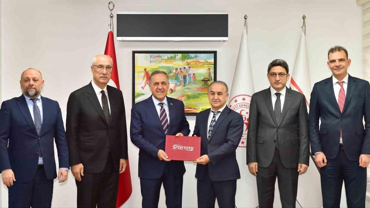 Bingöl Genç ilçesinde 750 kişilik spor salonu yapım protokolü imzalandı.