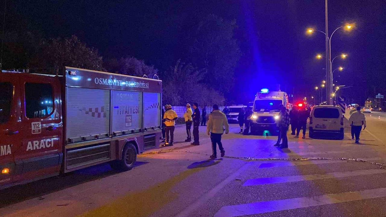 Osmaniye'de 3 Araçlı Zincirleme Trafik Kazasında 2 Kişi Hayatını Kaybetti