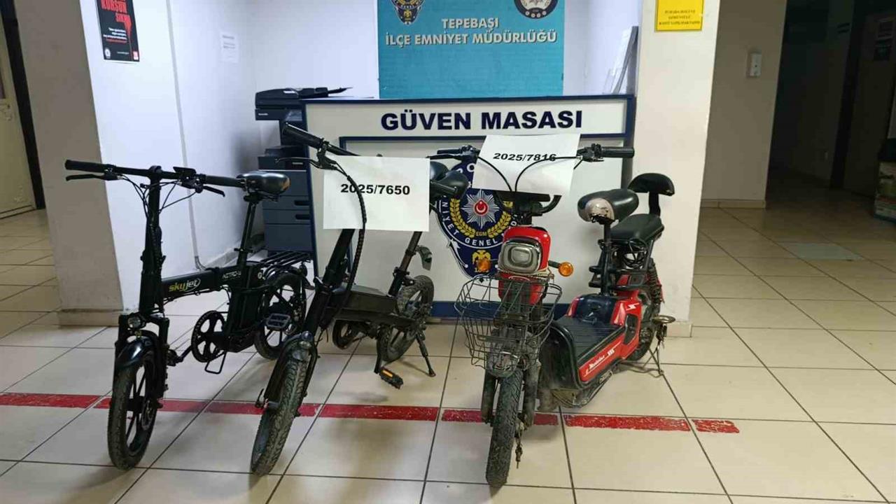 Eskişehir Tepebaşı'nda Hırsızlık Olaylarıyla İlgili 3 Bisiklet Ele Geçirildi