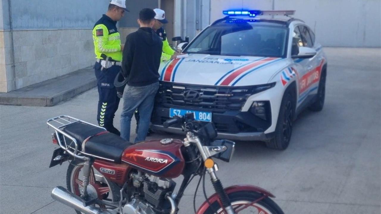 Sinop Gerze'de Trafiği Tehlikeye Atan Motosikletli Sürücü Gözaltına Alındı