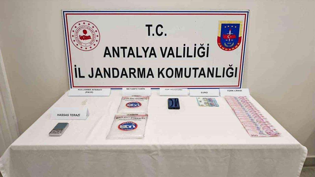 Antalya Manavgat'ta Jandarma Ekipleri Tarafından Metamfetamin Ele Geçirildi