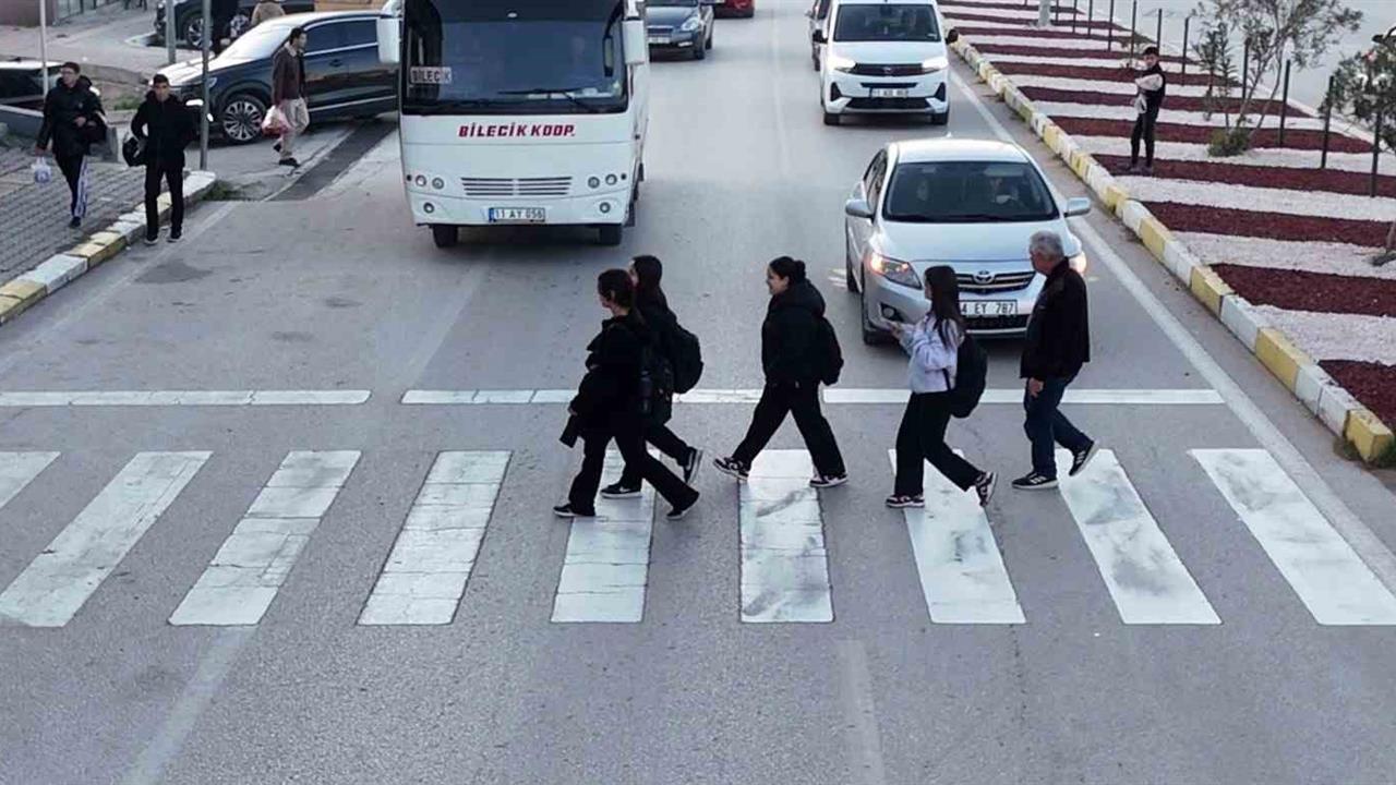 Bilecik Osmaneli ilçesinde gerçekleştirilen denetimlerde 29 sürücüye ceza kesildi.