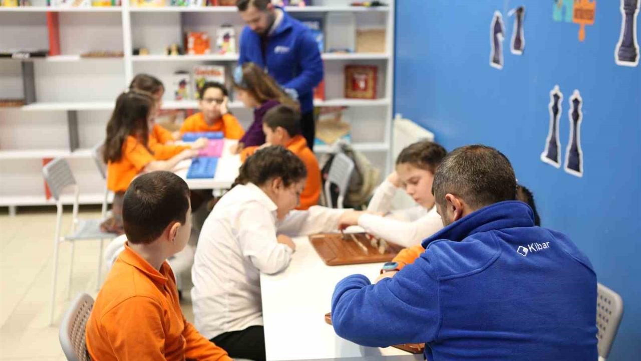 İstanbul Tuzla'da Kibar Gönüllüleri, 10 Bin Çocuğun Hayatına Dokundu