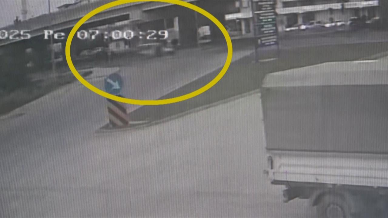 Antalya Manavgat'ta Hafif Ticari Araç Yaya Çarptı, Yaralı Hastaneye Kaldırıldı