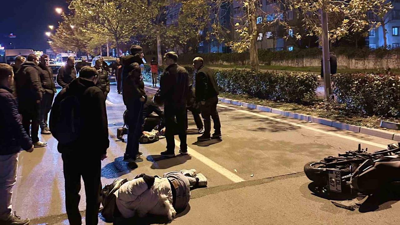 Tekirdağ Çorlu'da Motosiklet ile Otomobilin Çarpışması Sonucu 2 Genç Yaralandı