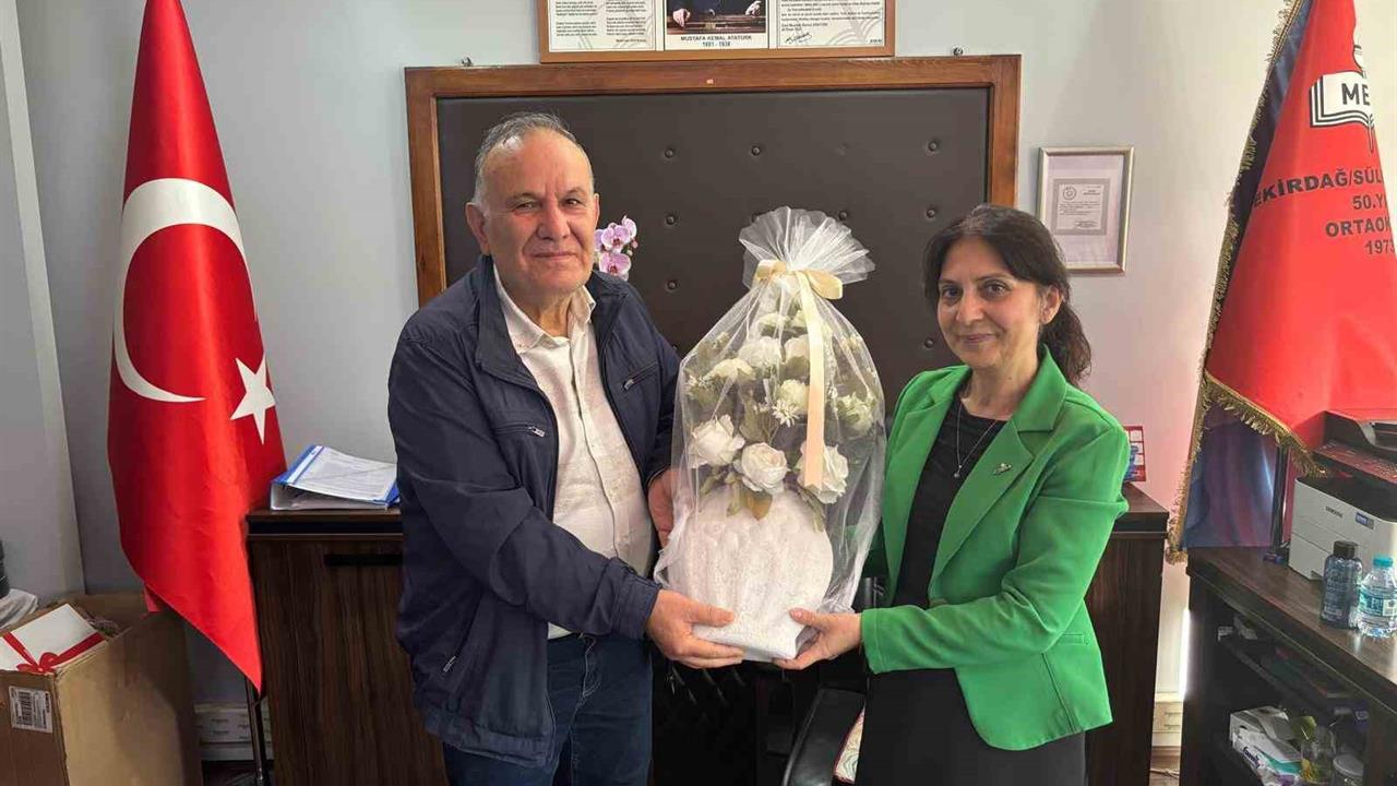 Tekirdağ Süleymanpaşa'da 38 Yıllık Öğretmen Cafer Akar'a Duygusal Veda Töreni Düzenlendi