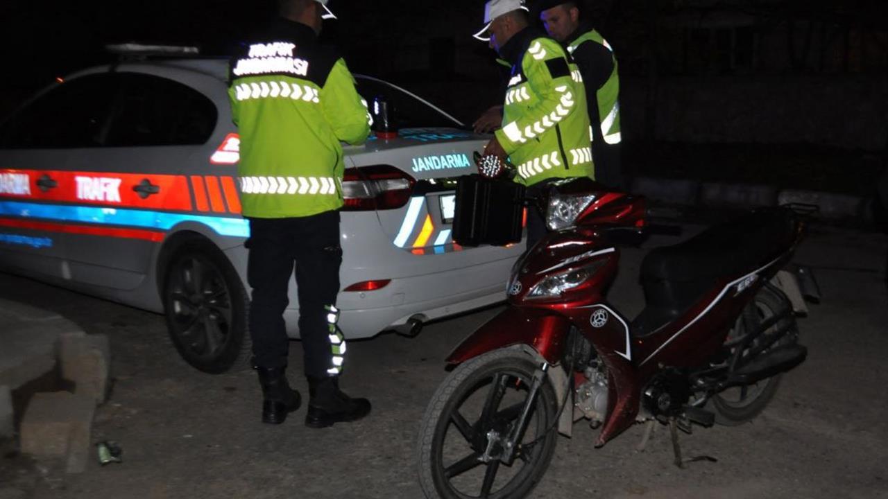 Isparta Yalvaç'ta Yapılan Trafik Denetiminde 456 Kişi Kontrol Edildi