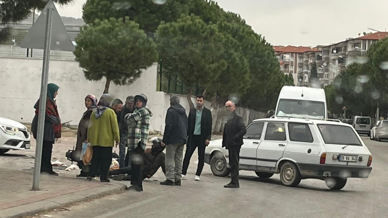 Denizli Buldan'da Motosiklet ve Otomobilin Çarpışması Sonucu 1 Yaralı