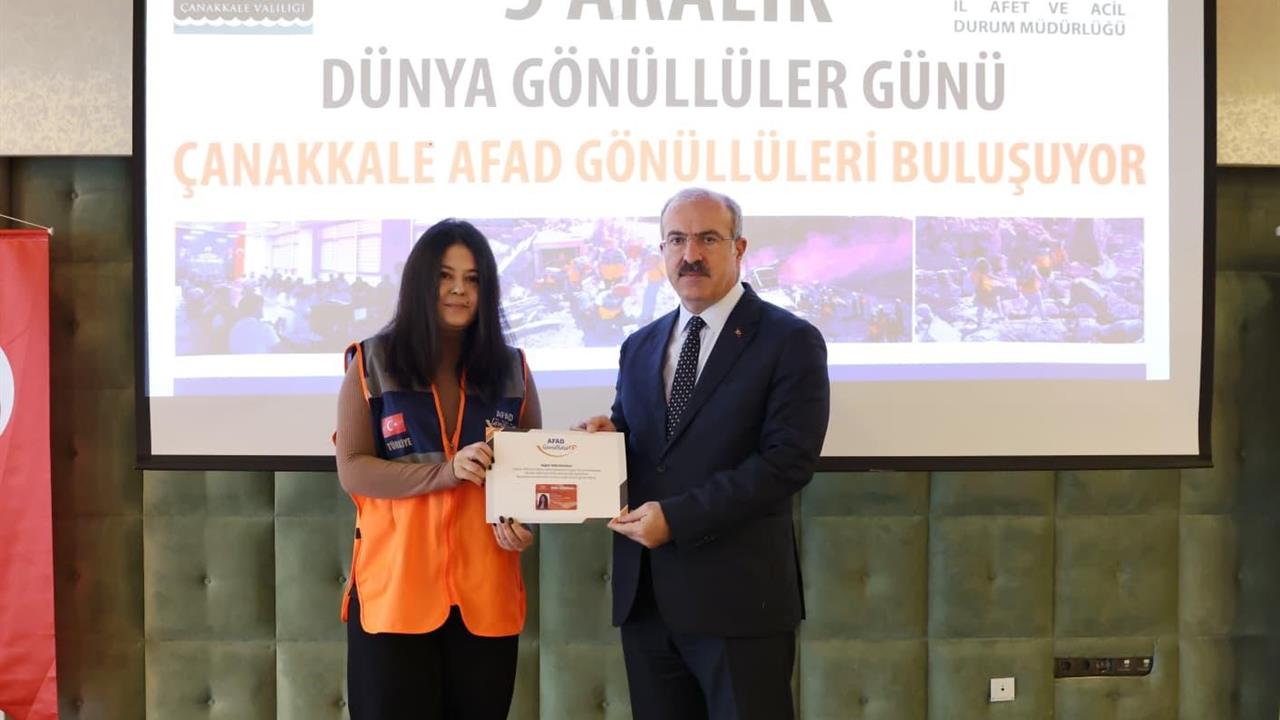 Çanakkale'de AFAD Gönüllülerine Kimlik Kartları Törenle Dağıtıldı