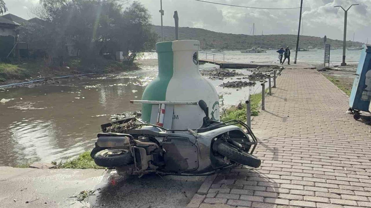 Muğla Bodrum'da Sel ve Fırtına Sonrası Çeşitli Zararlar Meydana Geldi