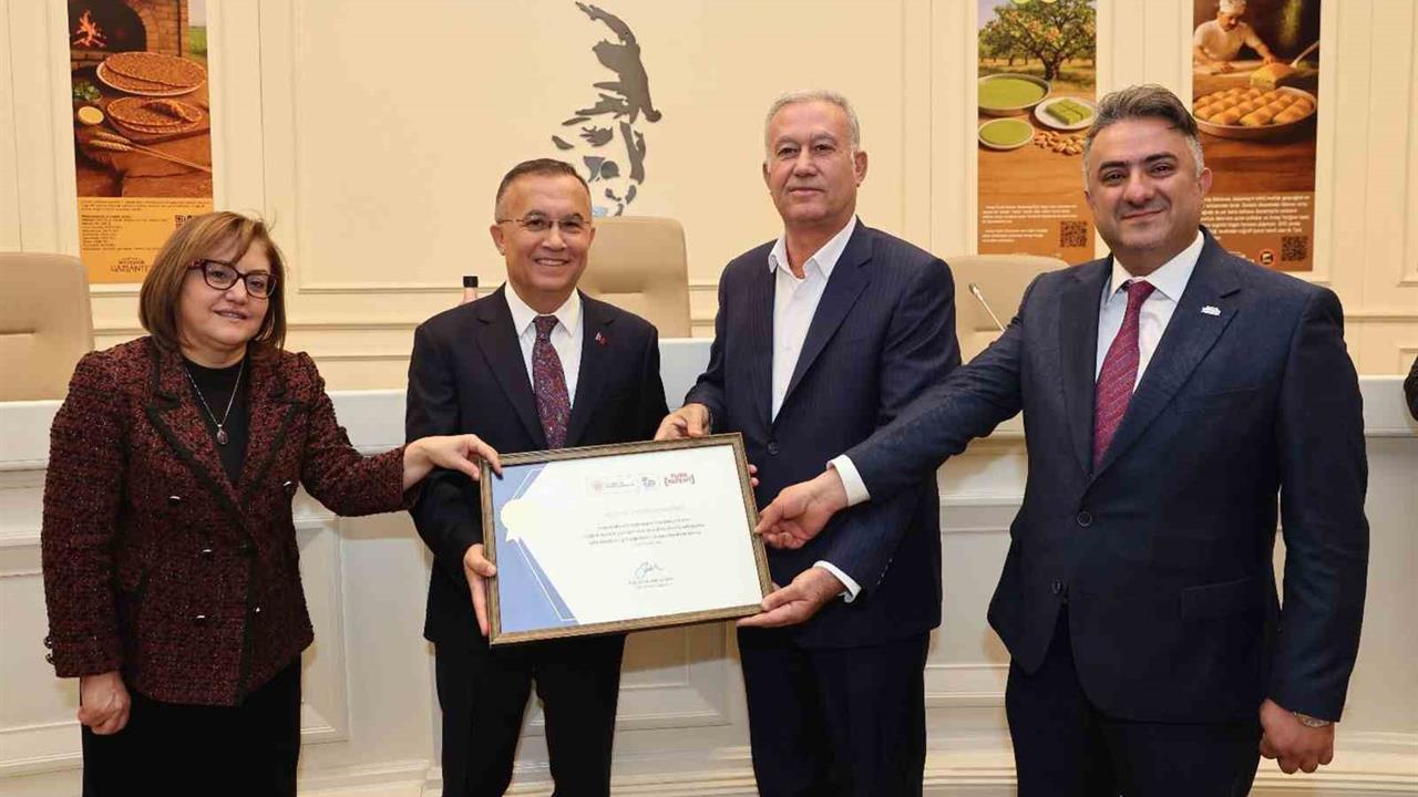 Gaziantep'te Hasan Altun'a Türk Patent ve Marka Kurumu'ndan Teşekkür Belgesi Takdim Edildi