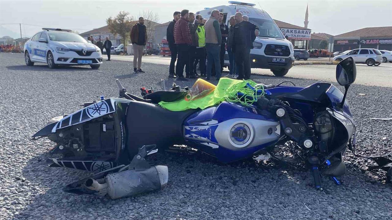 Aksaray'da Motosiklet ile Otomobil Çarpışması Sonucu Bir Kişi Yaralandı