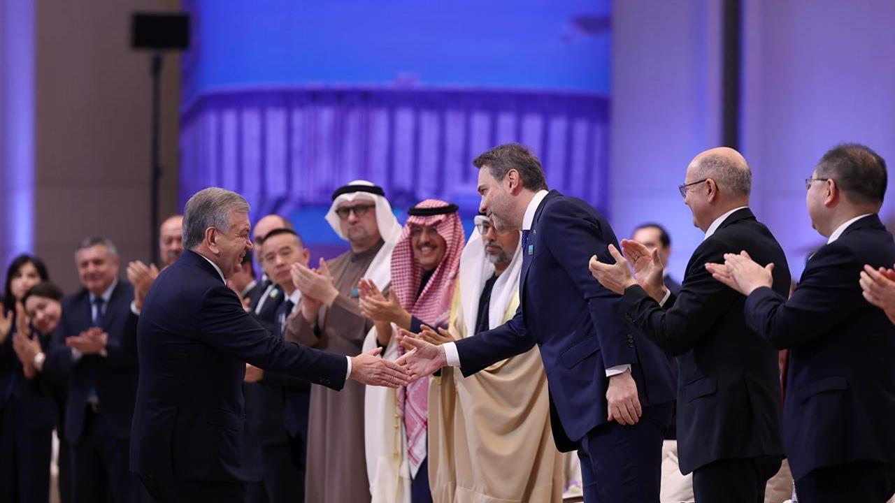 Bakan Bayraktar, Taşkent’te Cumhurbaşkanı Mirziyoyev ile Enerji ve Ticaret Üzerine Görüştü