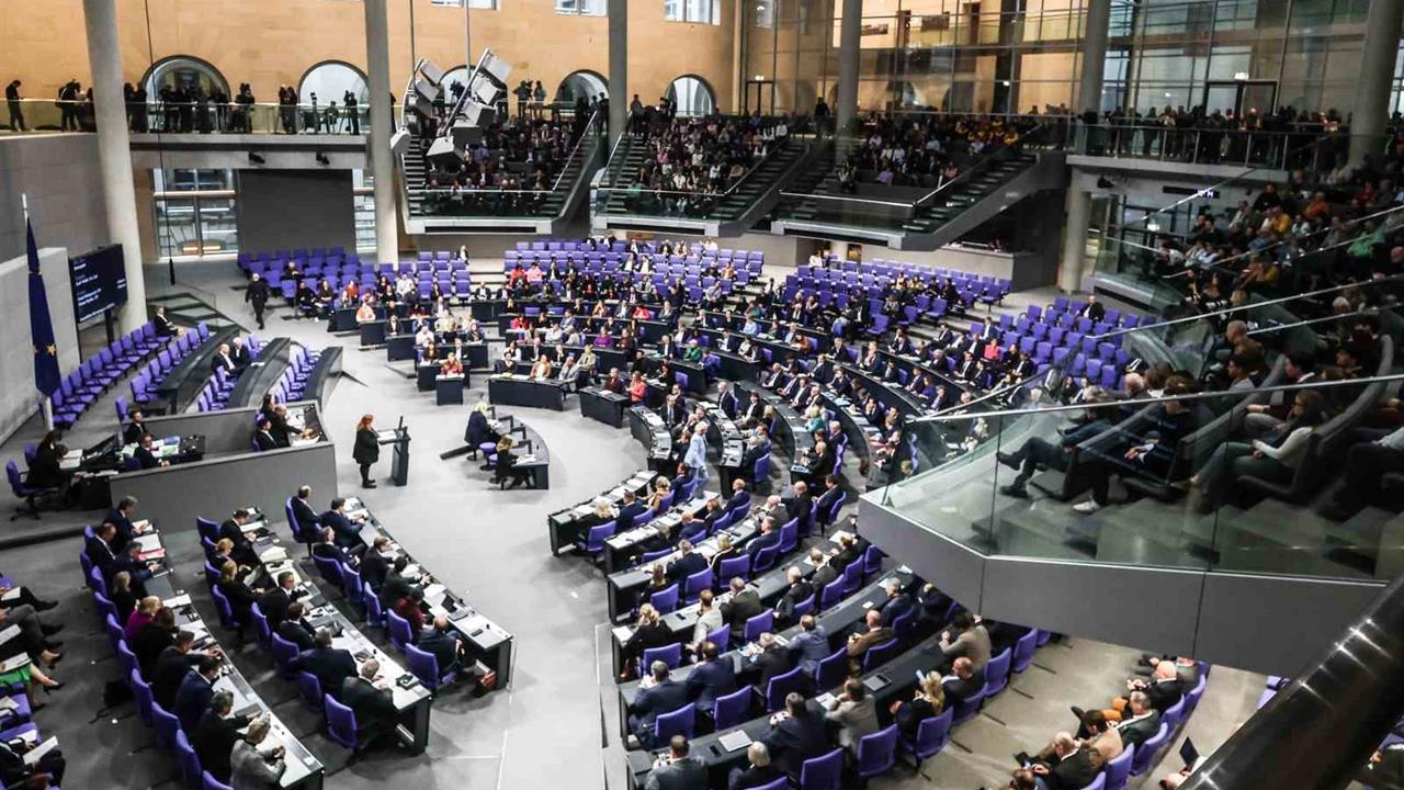 Almanya Federal Meclisi, Yeni Askerlik Yasasını Onayladı ve 2027'de Uygulamaya Girecek.