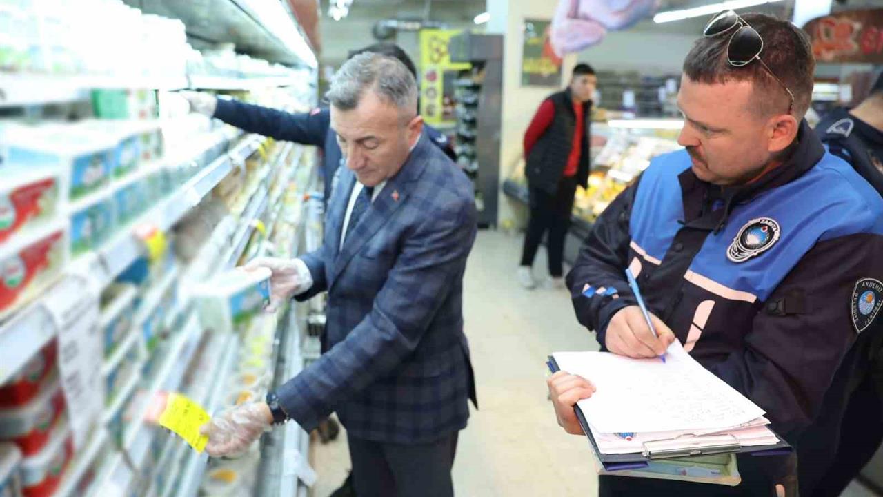 Mersin Akdeniz'de AVM'lerdeki Denetimlerde Hijyen ve Fiyat Etiketleri İncelendi