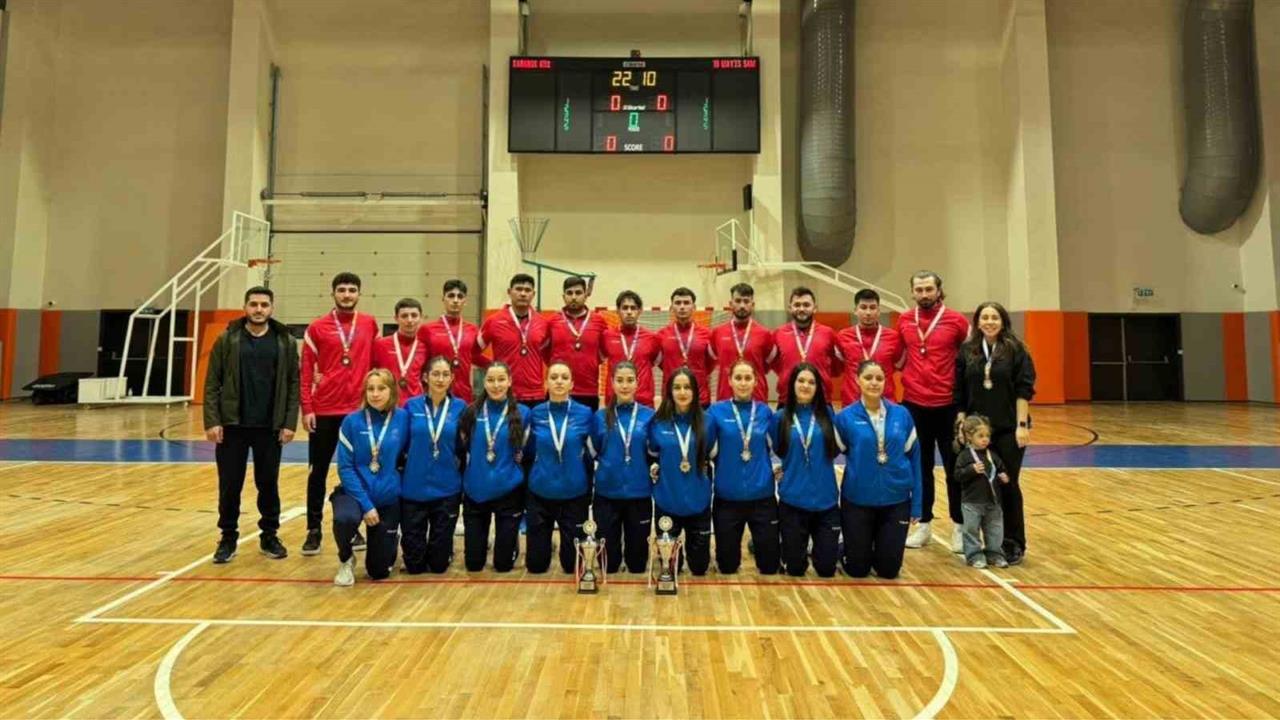 Karabük Üniversitesi Voleybol Takımları, Bölge Şampiyonası'nda Çifte Başarı Sağladı